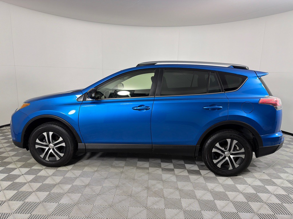 2017 Toyota Rav4 Image 8