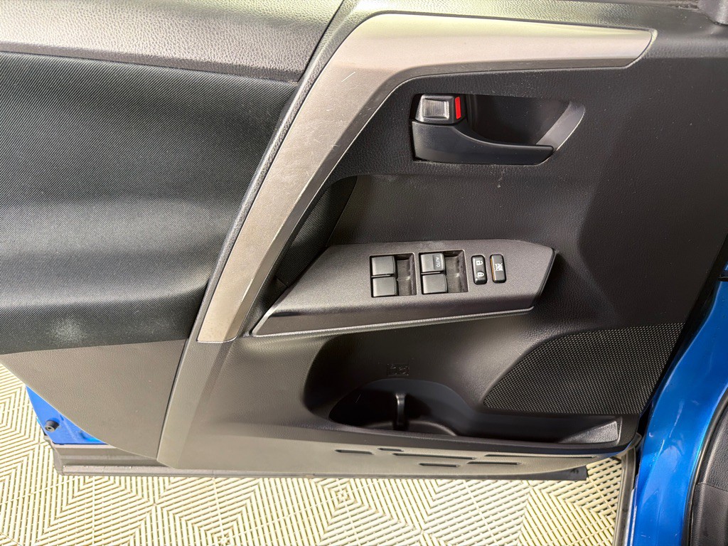 2017 Toyota Rav4 Image 11