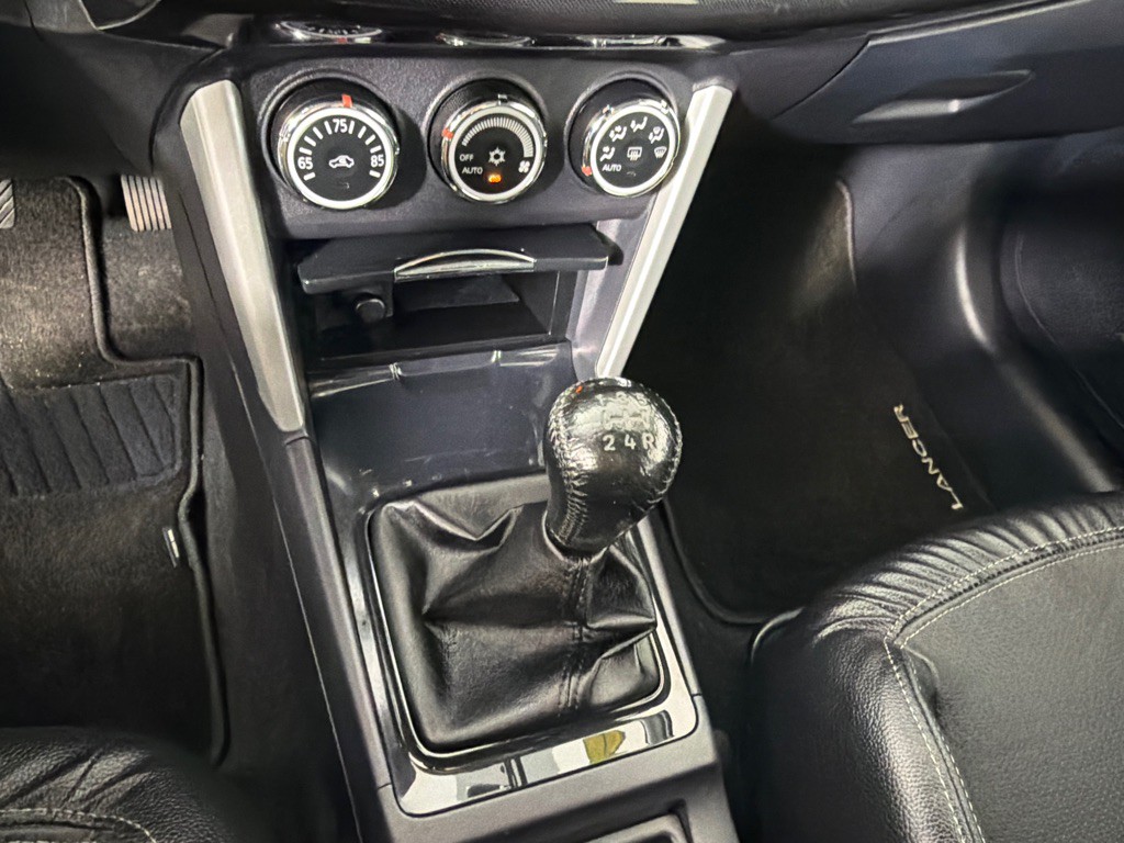 2016 Mitsubishi Lancer Image 18