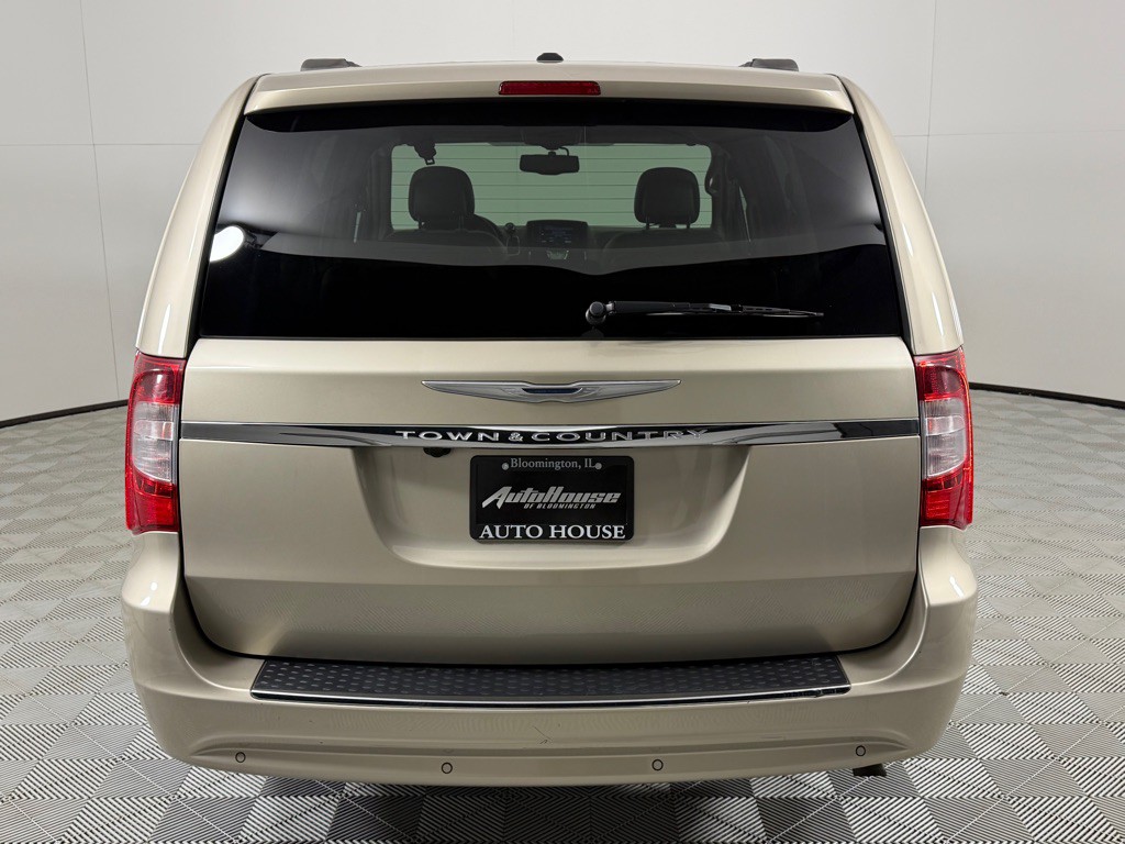2015 Chrysler Town & Country Image 6