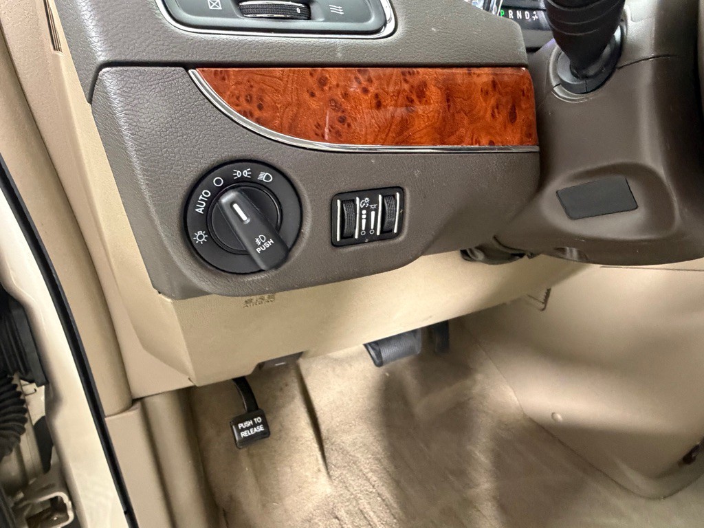 2015 Chrysler Town & Country Image 11