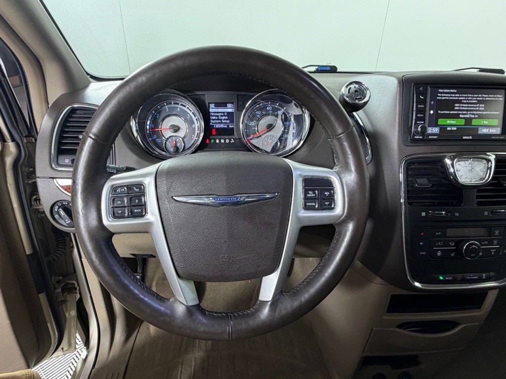 2015 Chrysler Town & Country Image 12