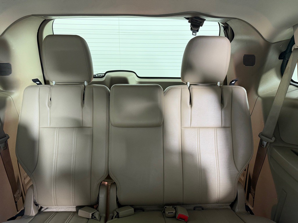 2015 Chrysler Town & Country Image 17