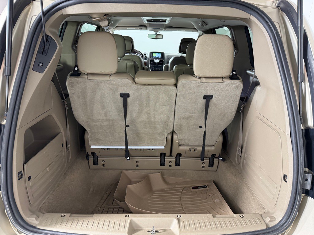 2015 Chrysler Town & Country Image 18