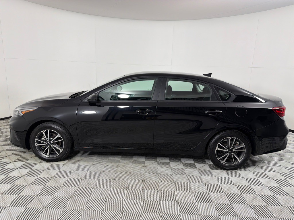 2023 Kia Forte Image 8