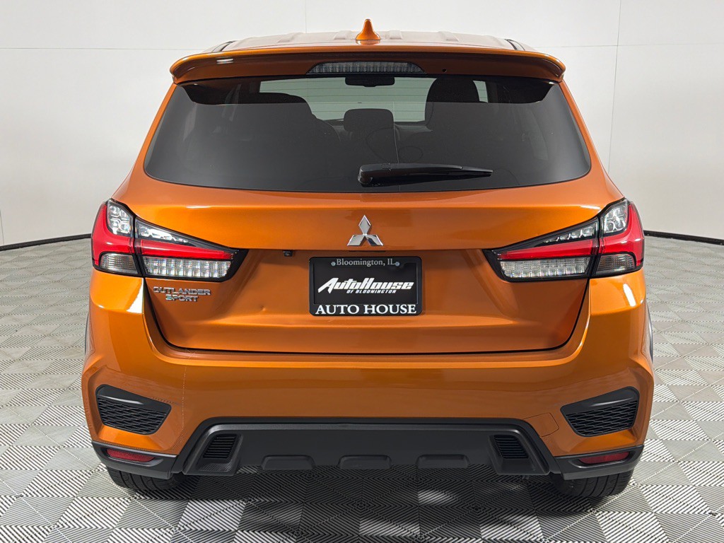 2022 Mitsubishi Outlander Image 6