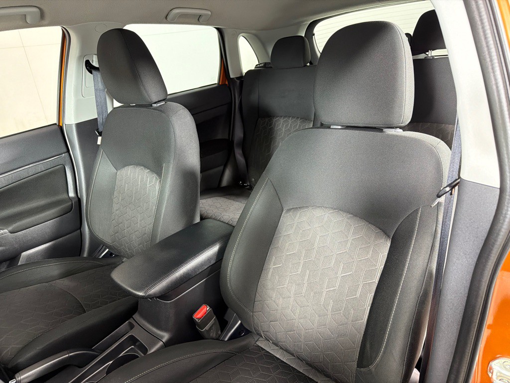 2022 Mitsubishi Outlander Image 13