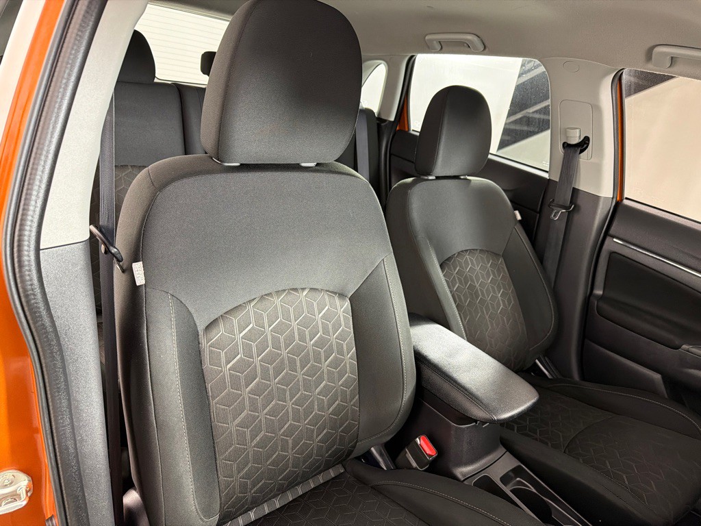 2022 Mitsubishi Outlander Image 24