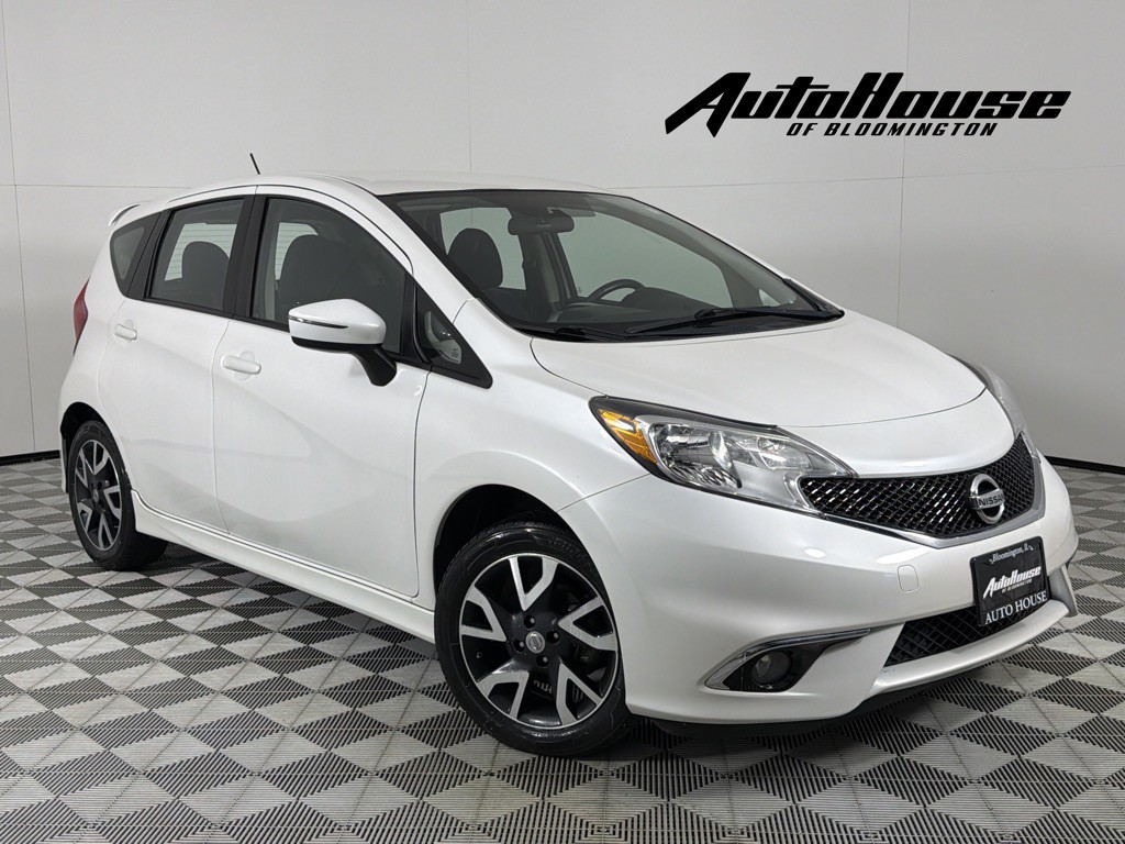2015 Nissan Versa Image 1