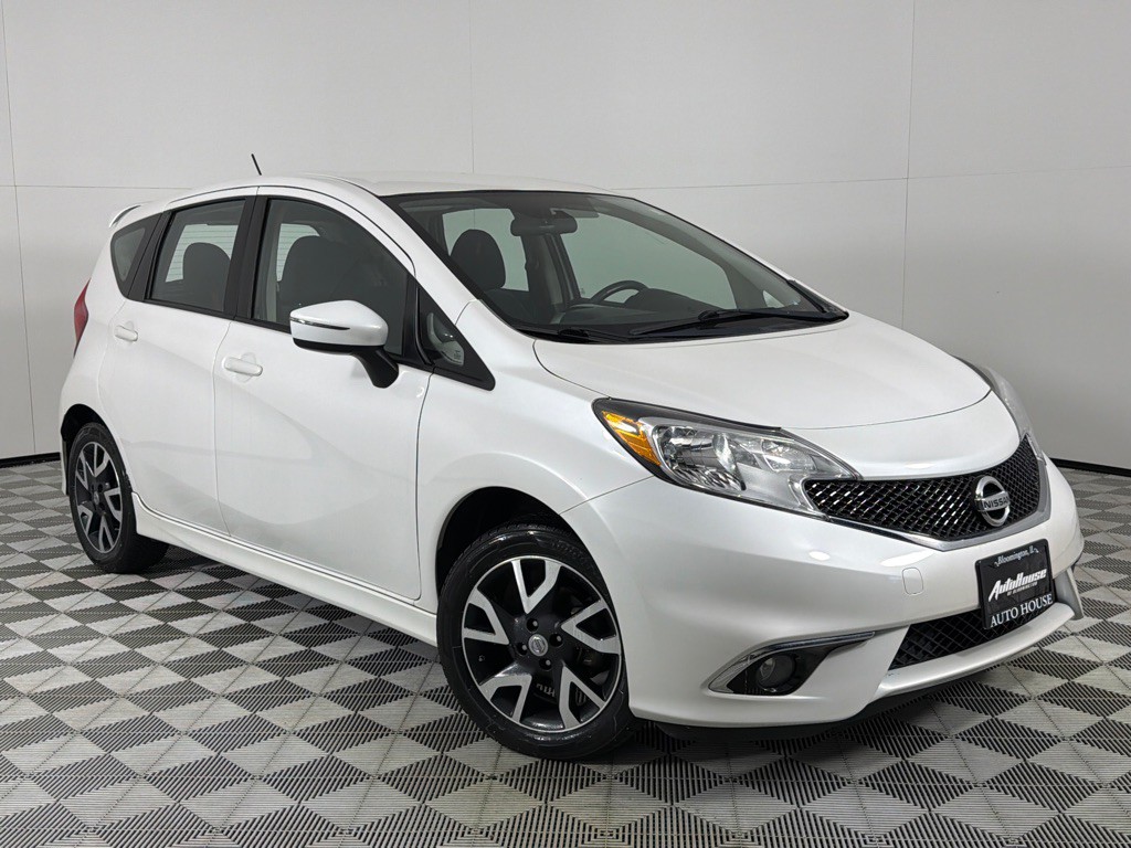 2015 Nissan Versa Image 2