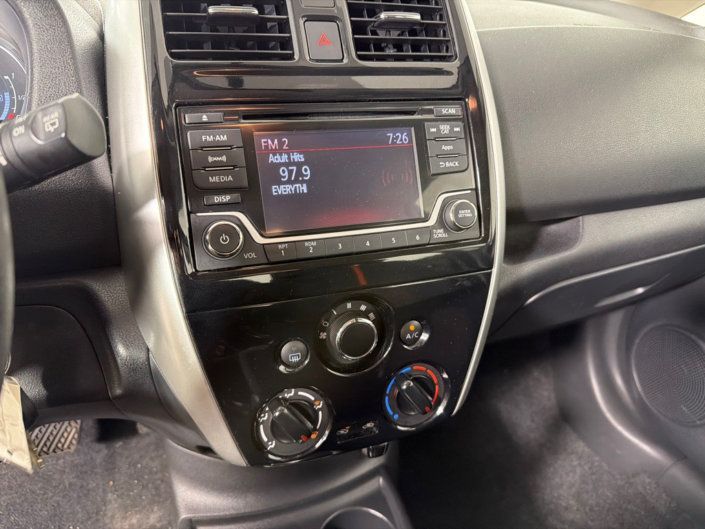 2015 Nissan Versa Image 16