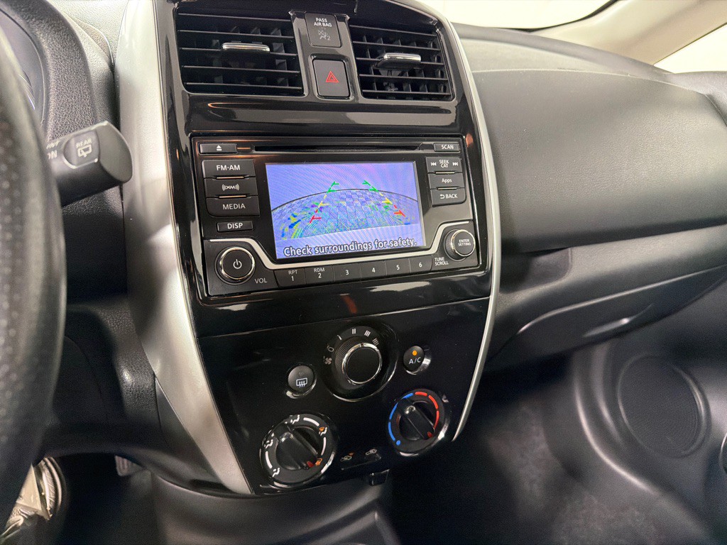 2015 Nissan Versa Image 17