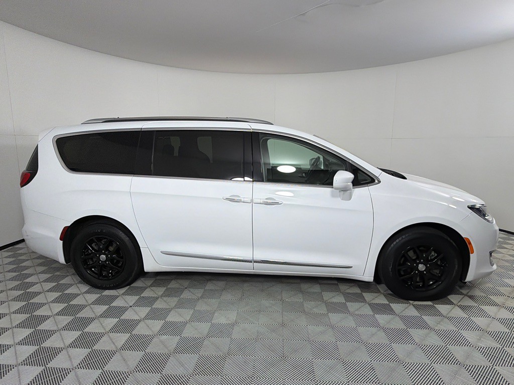 2020 Chrysler Pacifica Image 4