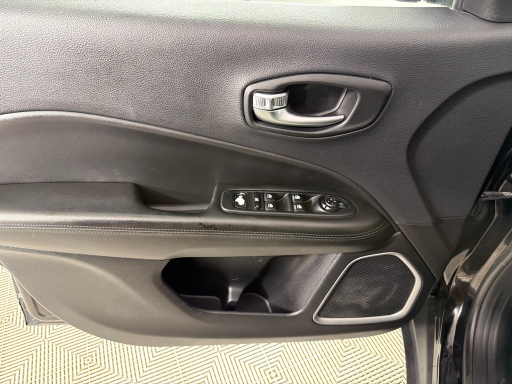 2018 Jeep Compass Image 11