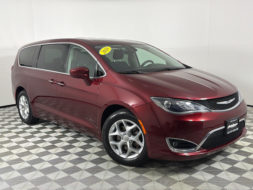 2018 Chrysler Pacifica Image 2