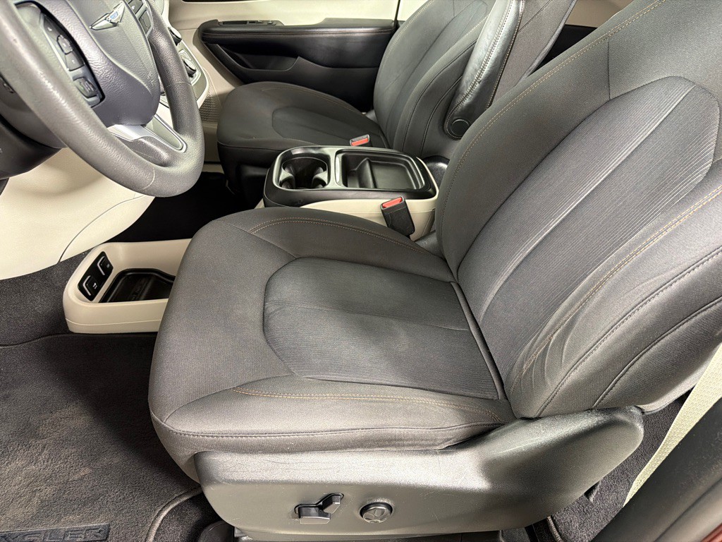 2018 Chrysler Pacifica Image 9