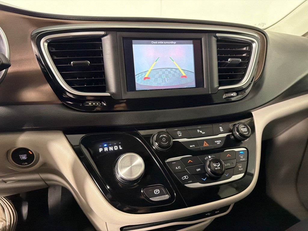 2018 Chrysler Pacifica Image 14