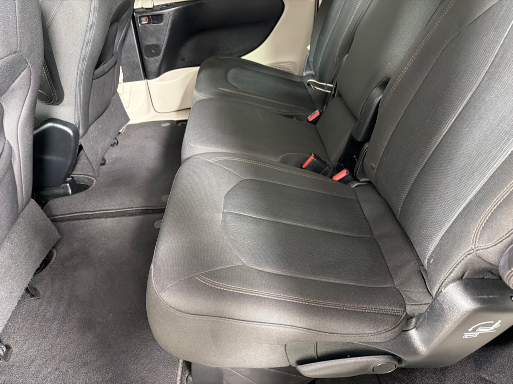 2018 Chrysler Pacifica Image 15