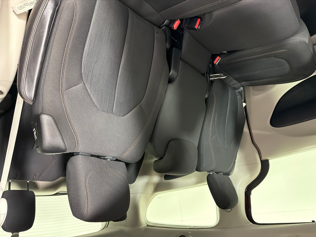 2018 Chrysler Pacifica Image 16