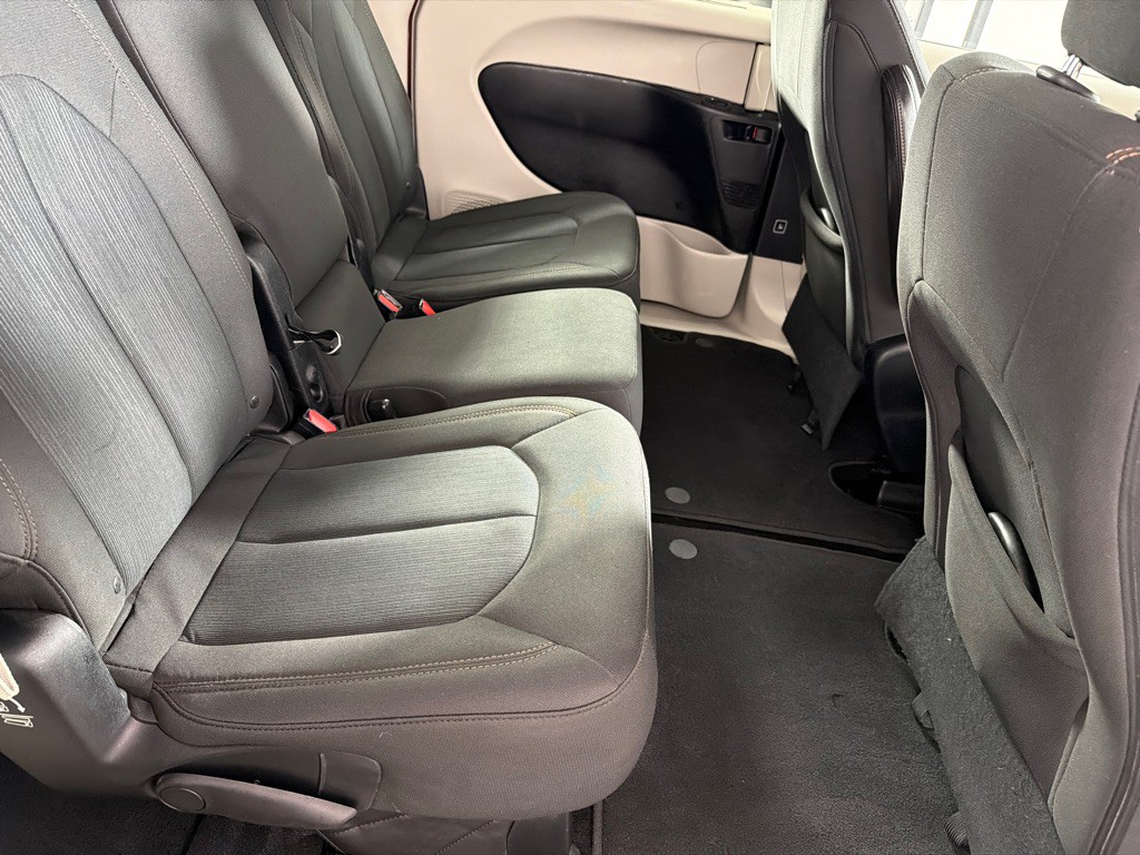 2018 Chrysler Pacifica Image 19