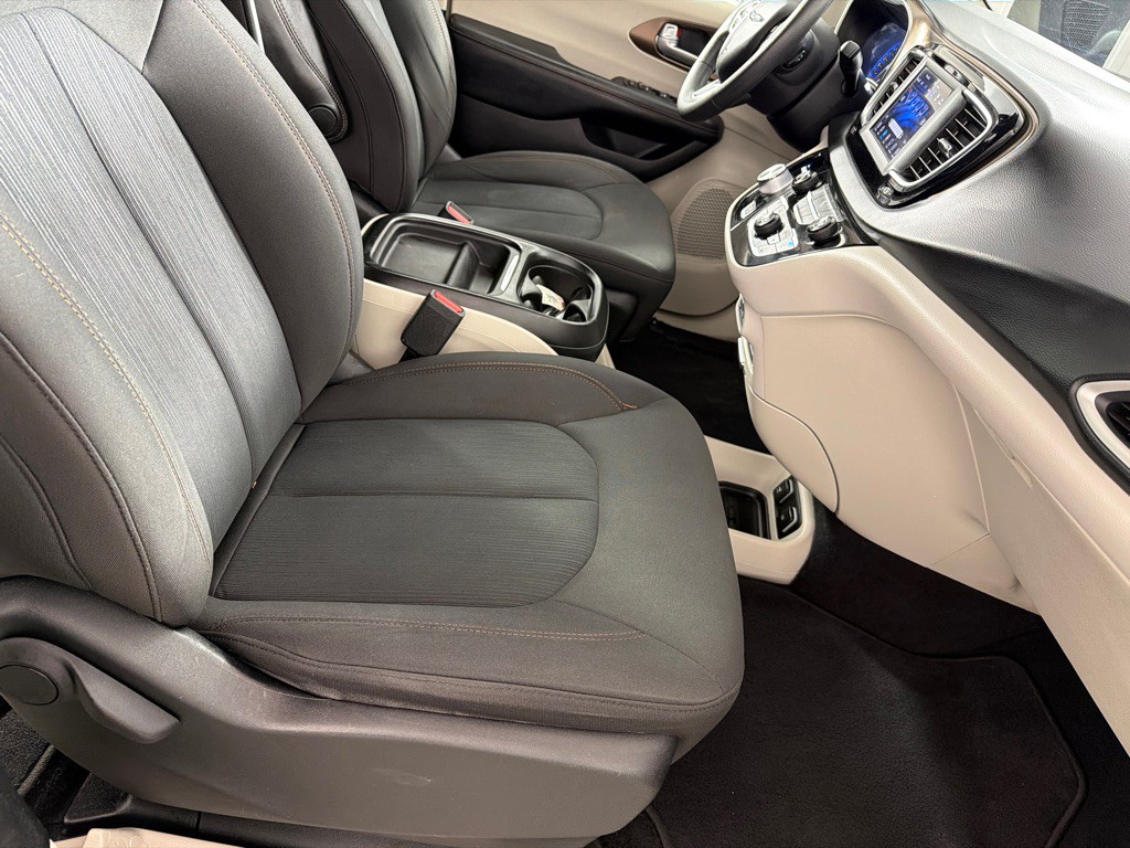 2018 Chrysler Pacifica Image 21