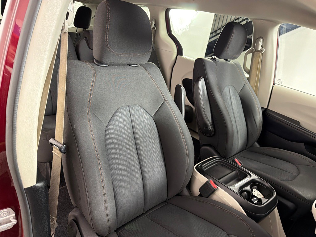 2018 Chrysler Pacifica Image 22