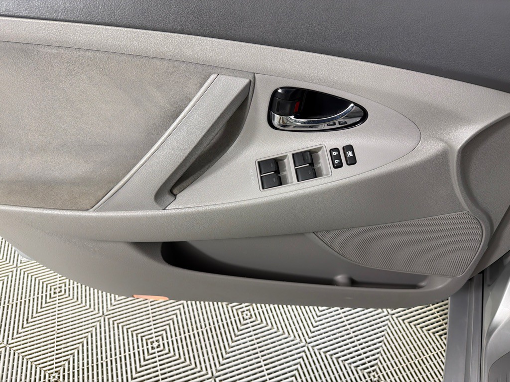 2010 Toyota Camry Image 10