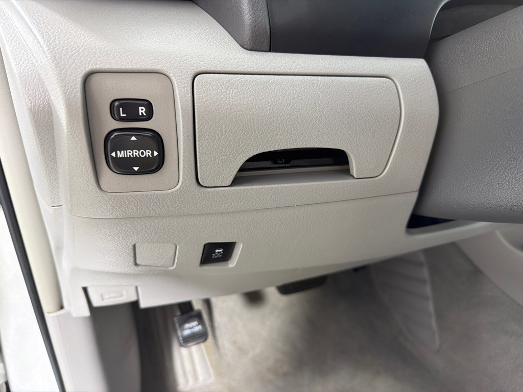 2010 Toyota Camry Image 13