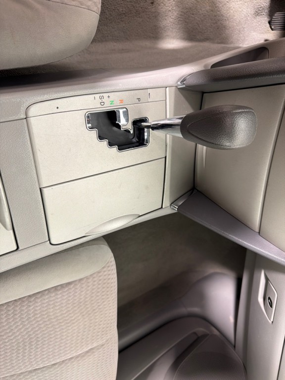 2010 Toyota Camry Image 16