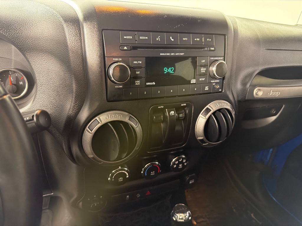 2015 Jeep Wrangler Image 15