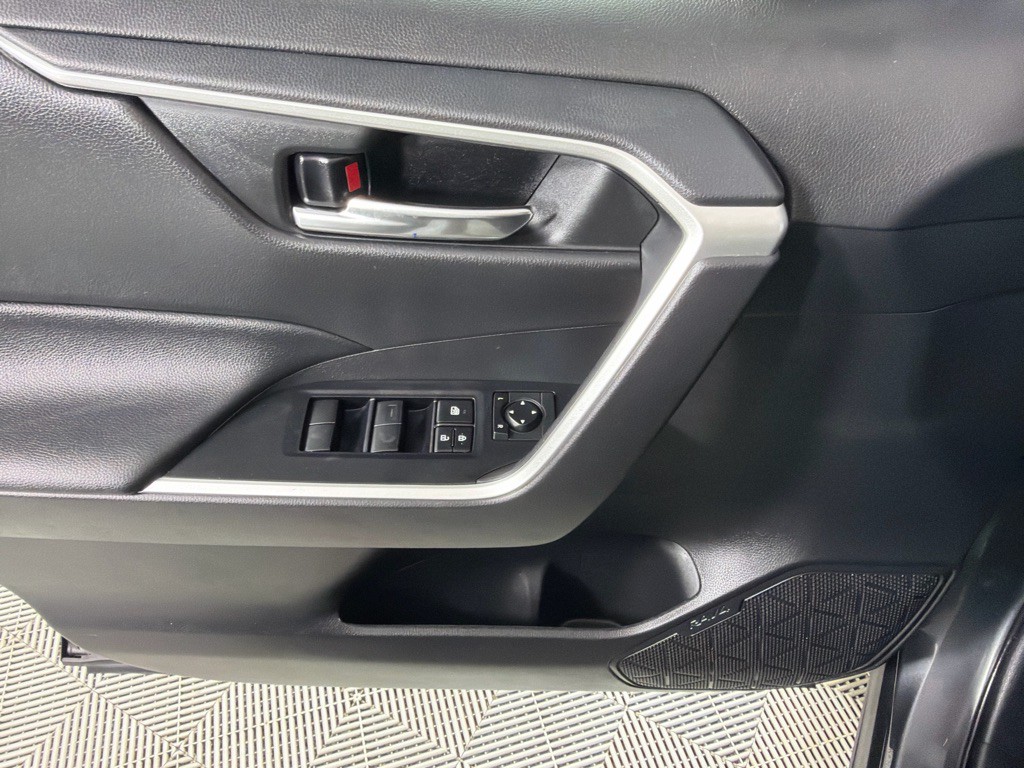 2020 Toyota Rav4 Image 9