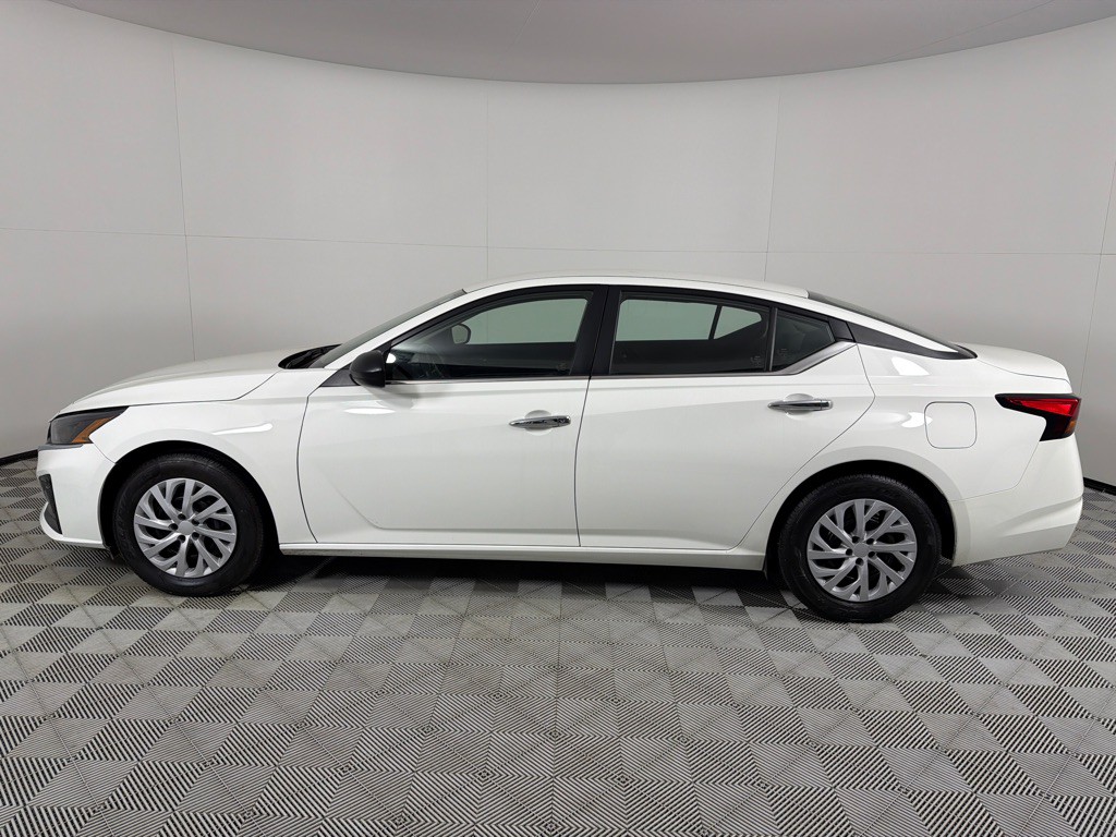 2024 Nissan Altima Image 8