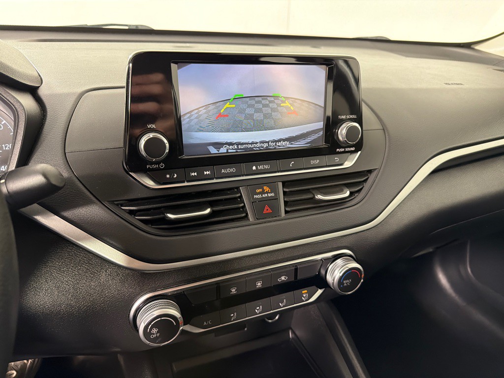 2024 Nissan Altima Image 17