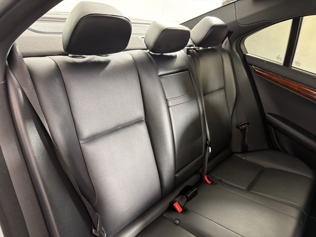 2011 Mercedes-Benz C-Class Image 21