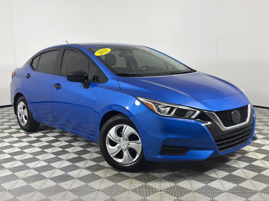 2021 Nissan Versa Image 2