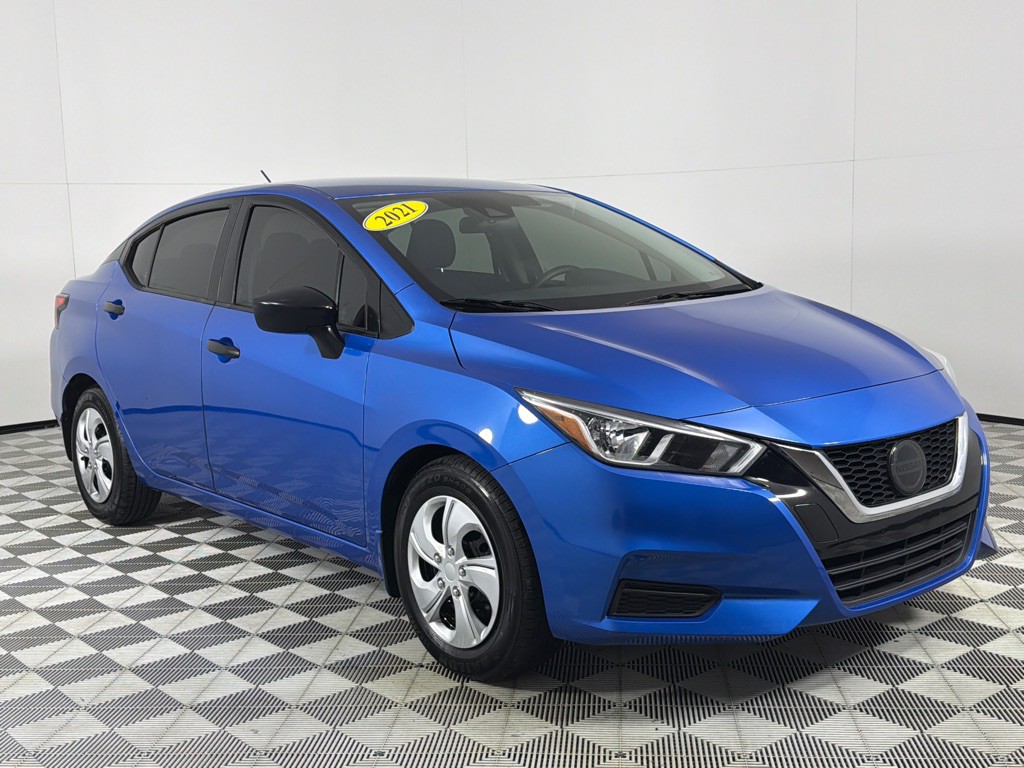 2021 Nissan Versa Image 3