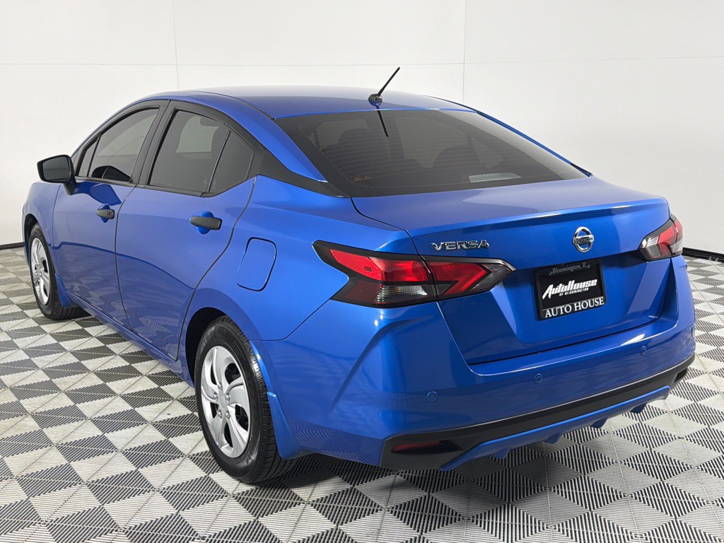 2021 Nissan Versa Image 7