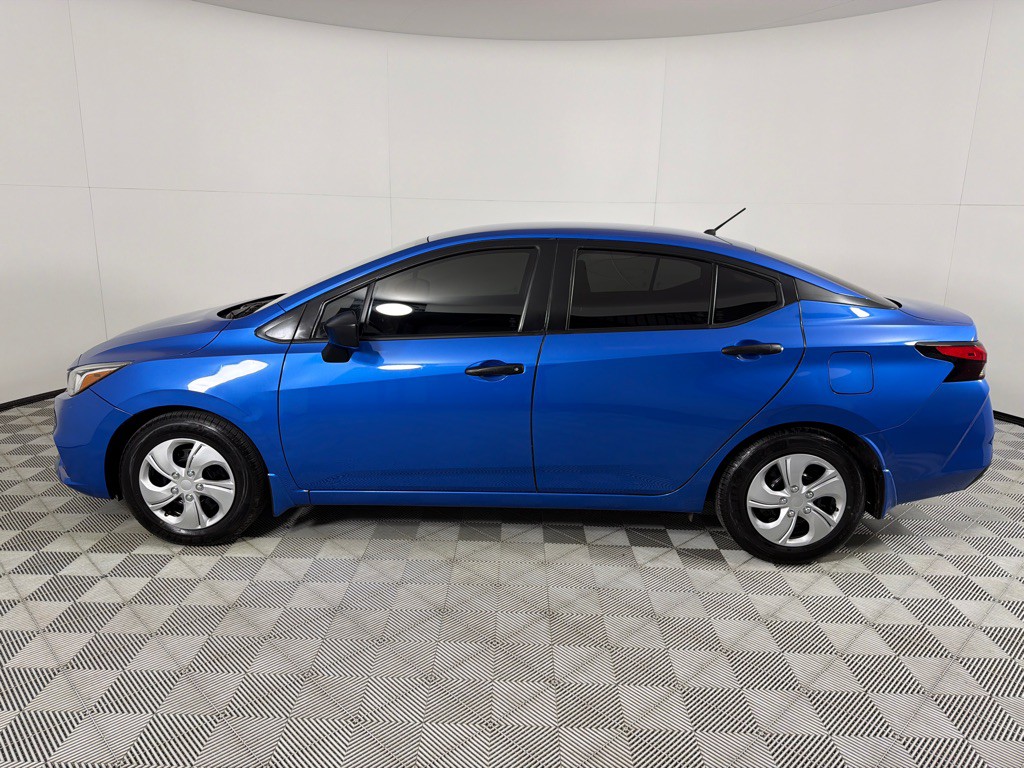 2021 Nissan Versa Image 8
