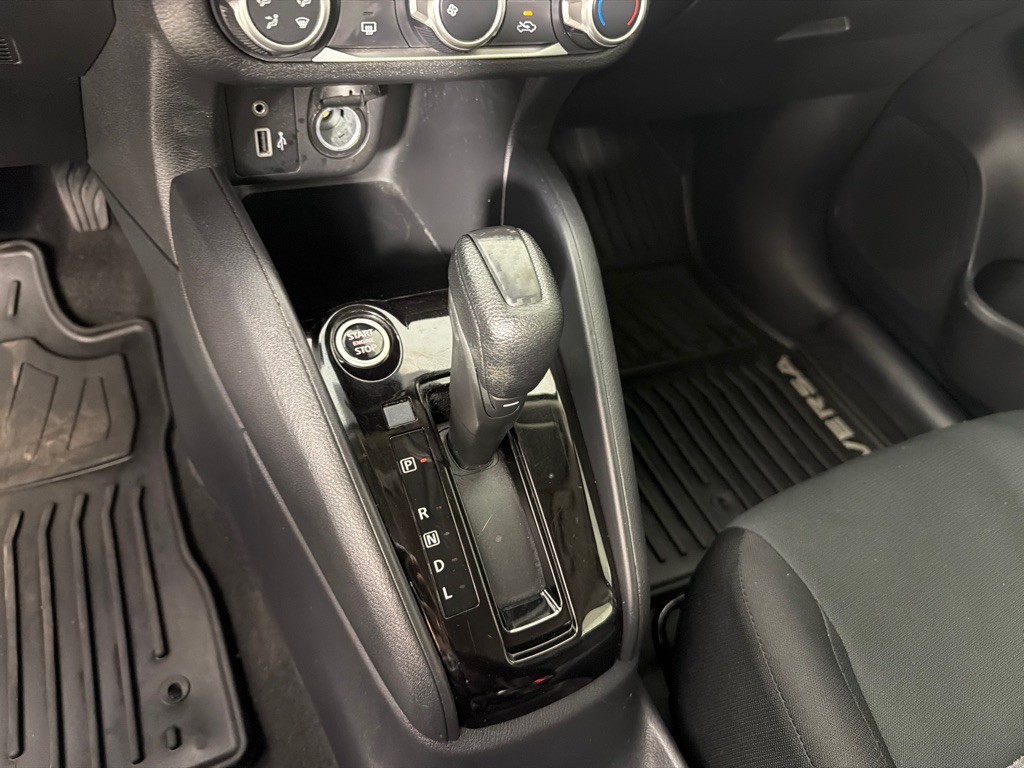 2021 Nissan Versa Image 15