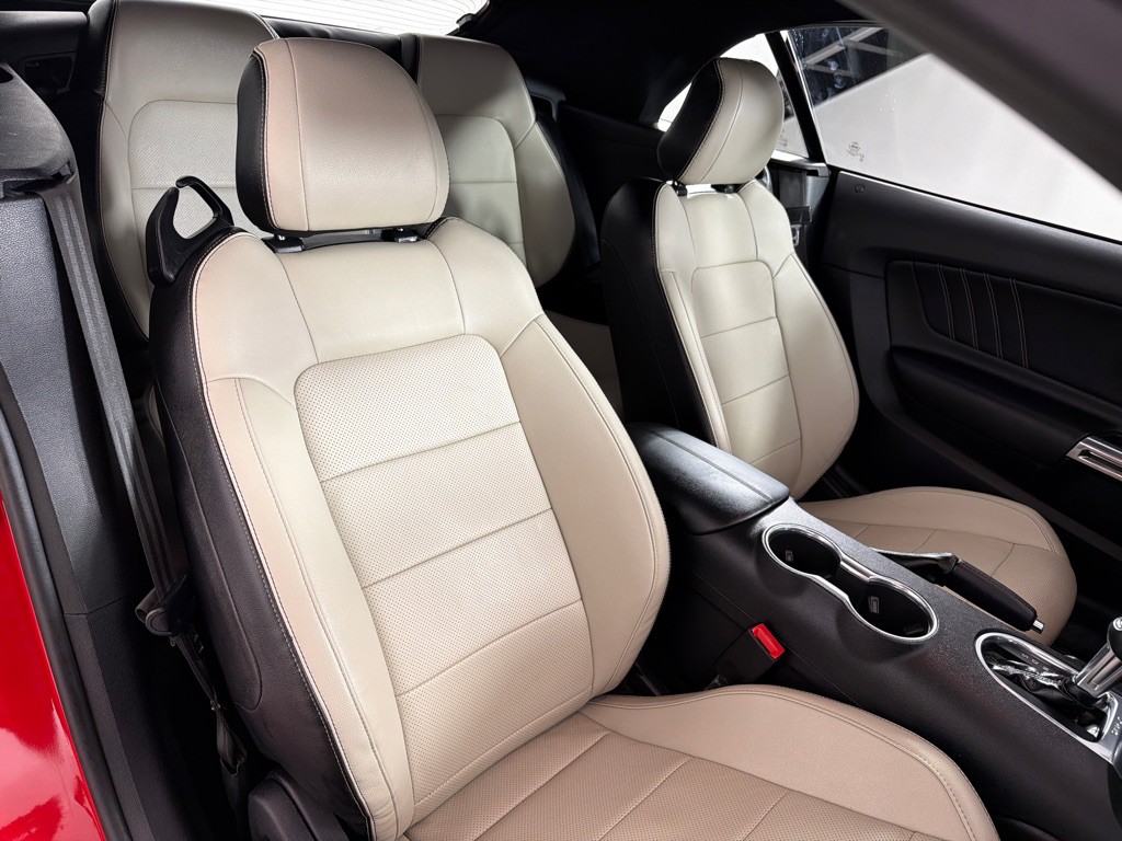 2018 Ford Mustang Image 32