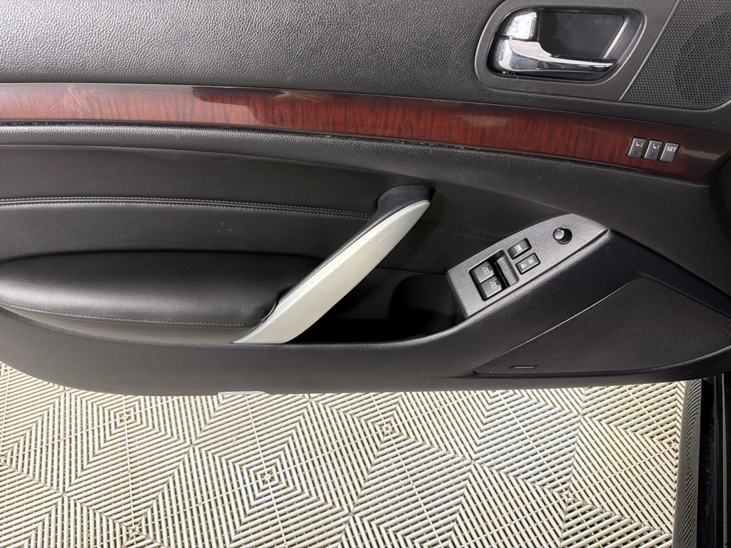 2014 INFINITI Q60 Image 9