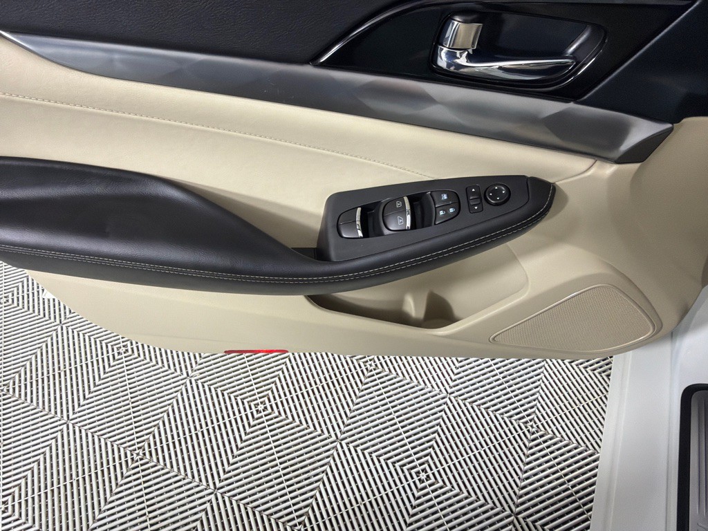 2022 Nissan Maxima Image 11