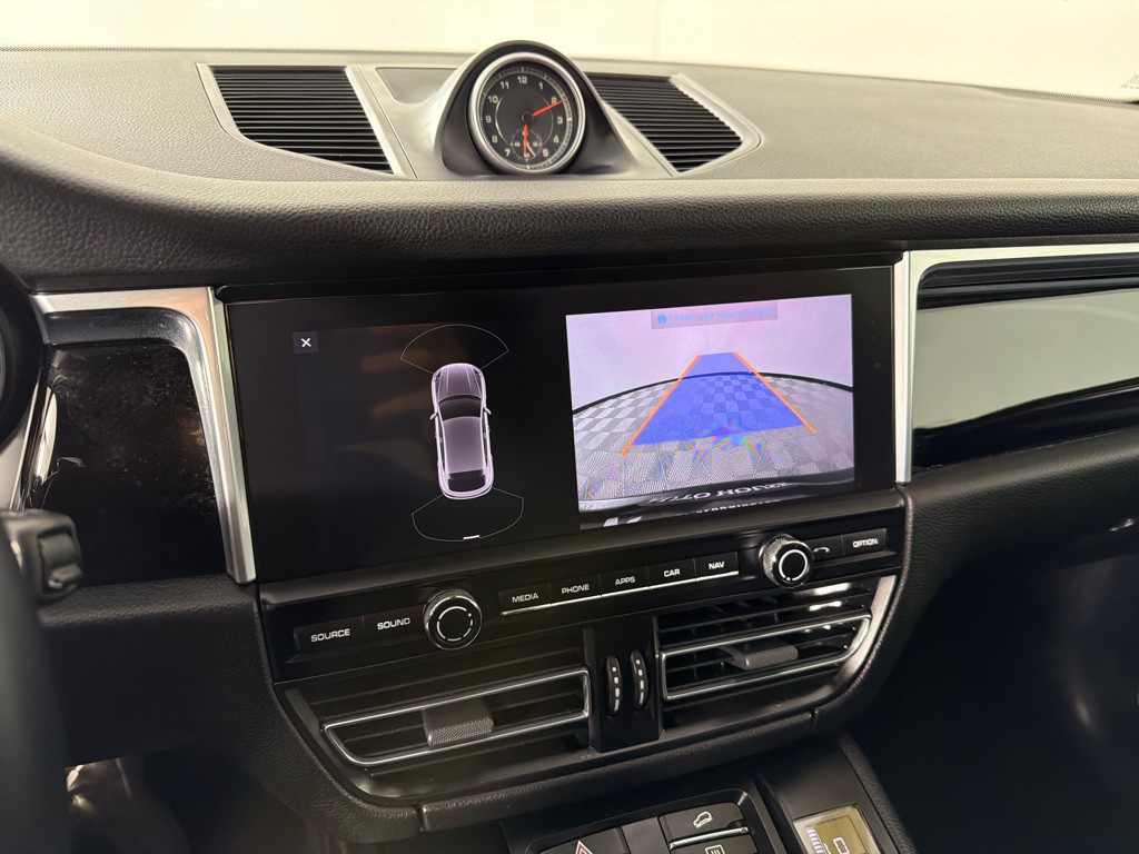 2019 Porsche Macan Image 18