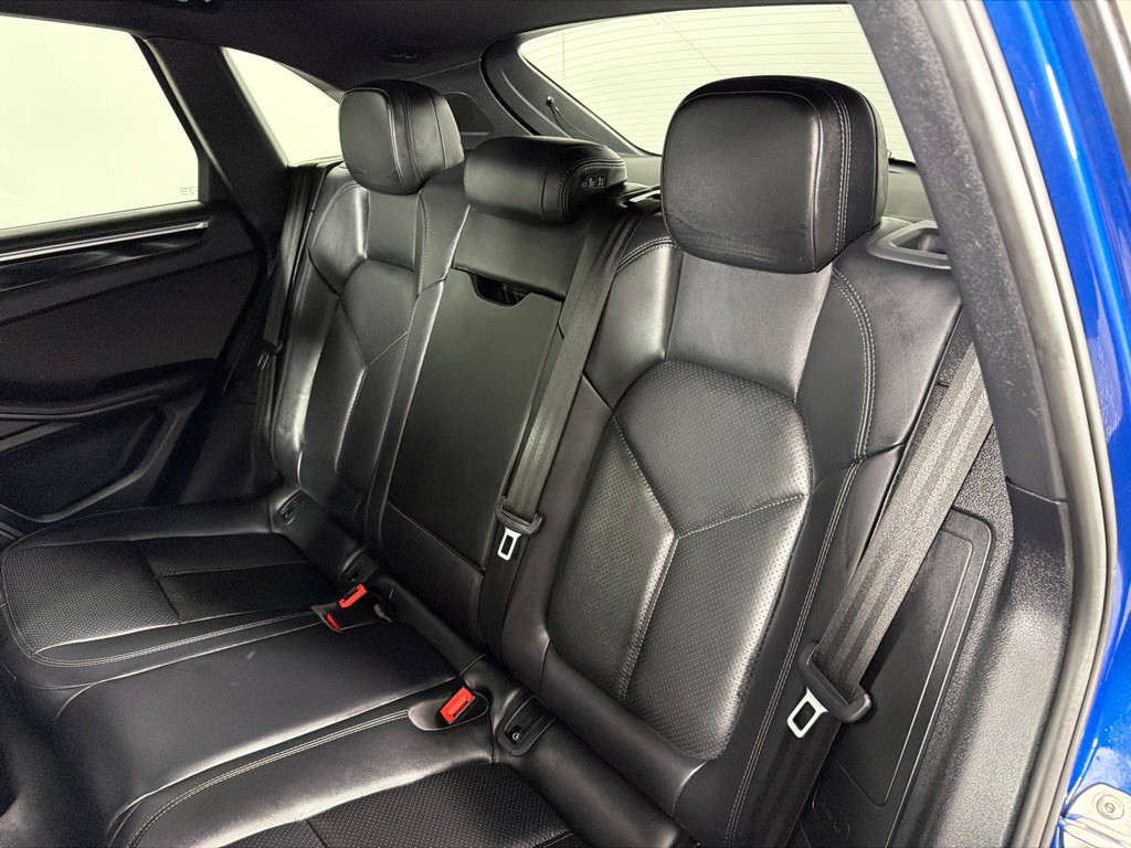 2019 Porsche Macan Image 21