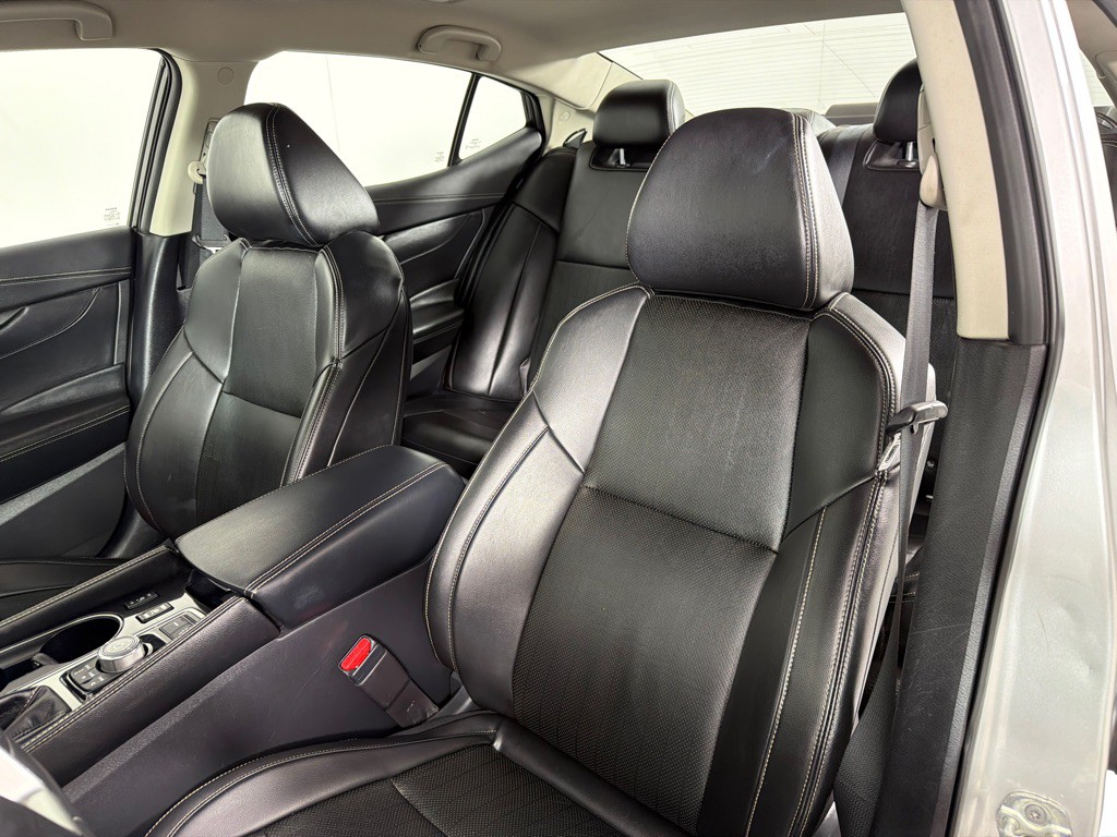 2022 Nissan Maxima Image 11