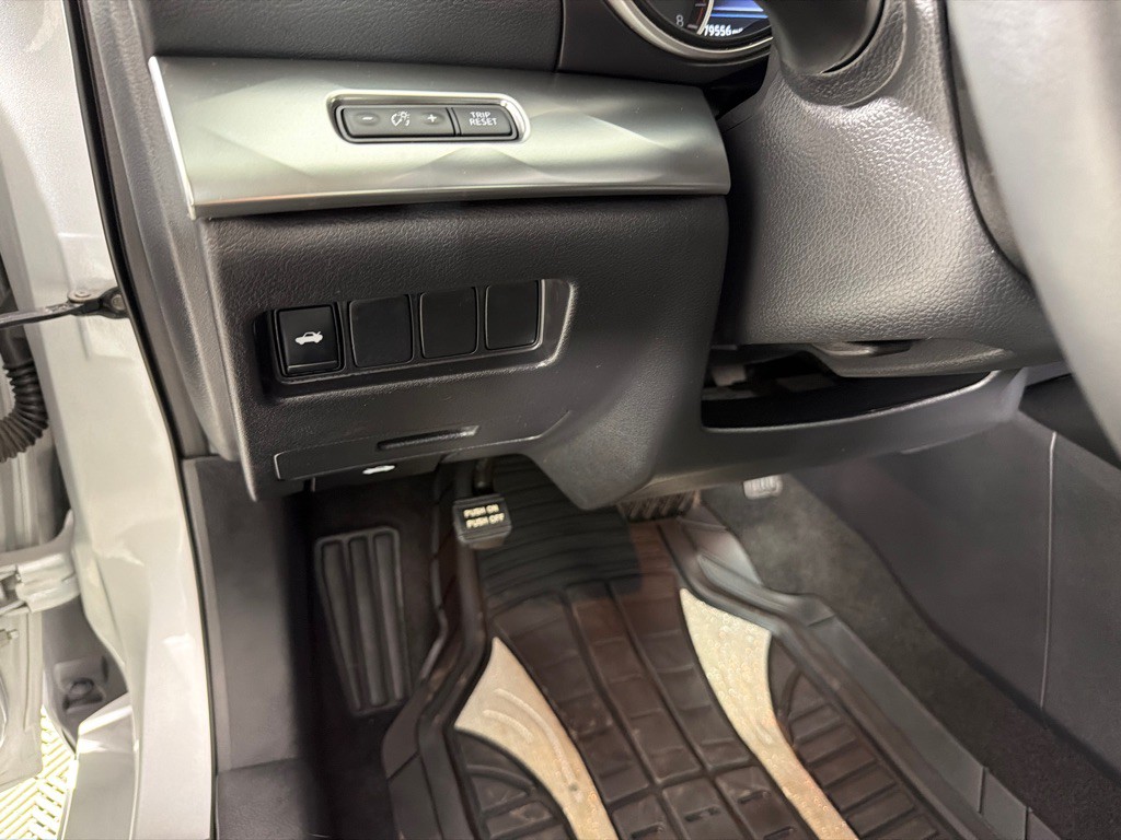 2022 Nissan Maxima Image 12