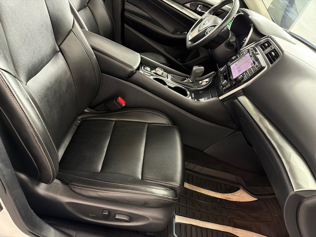 2022 Nissan Maxima Image 21