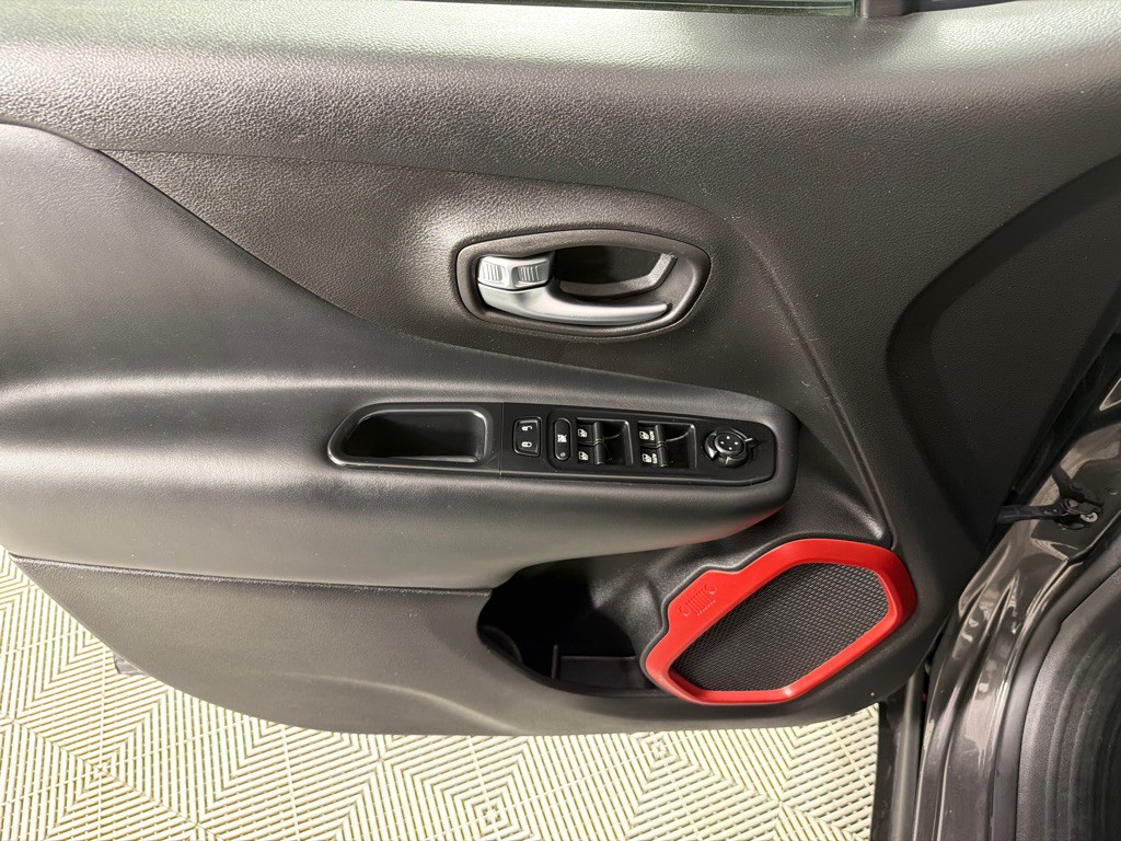 2017 Jeep Renegade Image 11