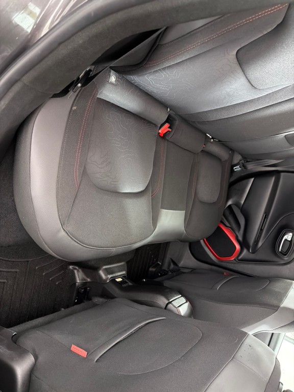 2017 Jeep Renegade Image 23