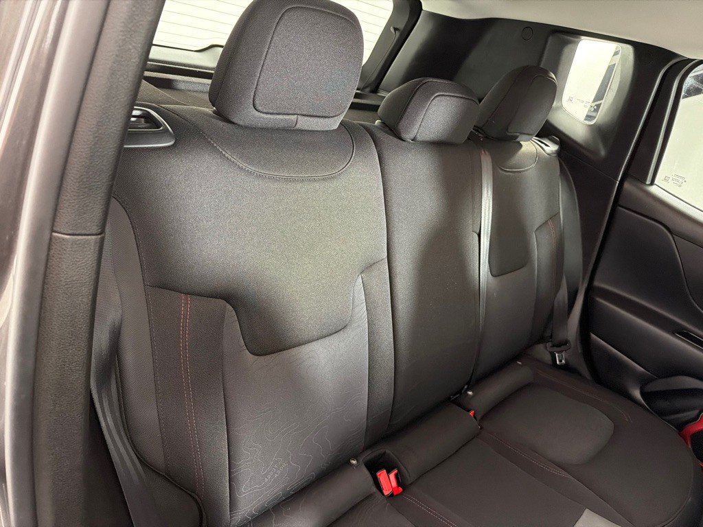 2017 Jeep Renegade Image 24